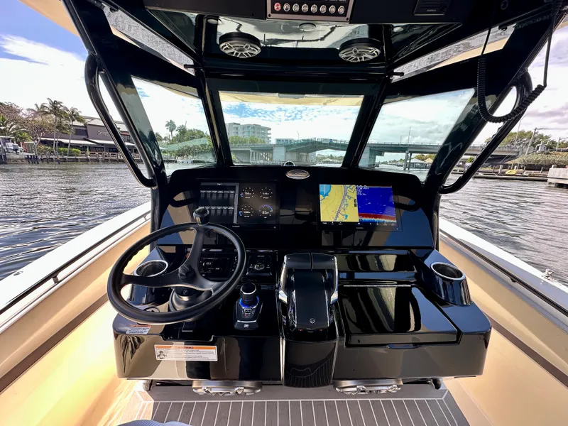 Slide: The Image of Scout 330 LXF 2025 - 20