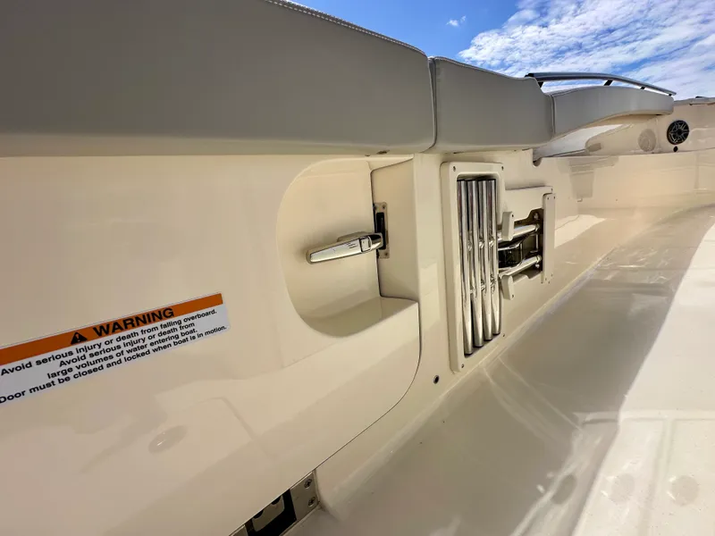 Slide: The Image of Scout 330 LXF 2025 - 36