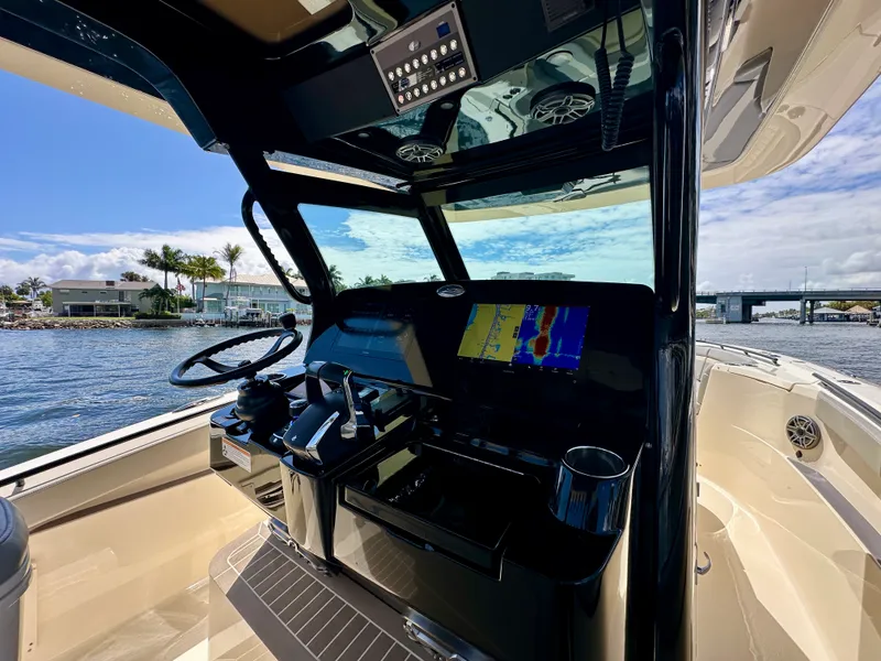 Slide: The Image of Scout 330 LXF 2025 - 22
