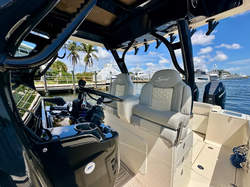 Slide: The Image of Scout 330 LXF 2025 - 18