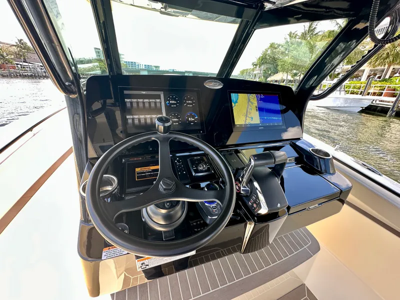 Slide: The Image of Scout 330 LXF 2025 - 21