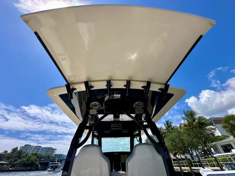 Slide: The Image of Scout 330 LXF 2025 - 33