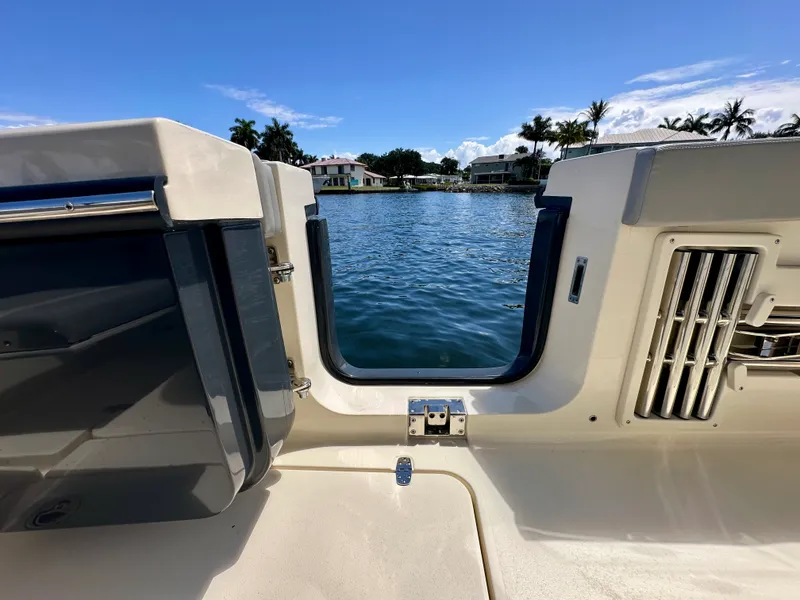 Slide: The Image of Scout 330 LXF 2025 - 37