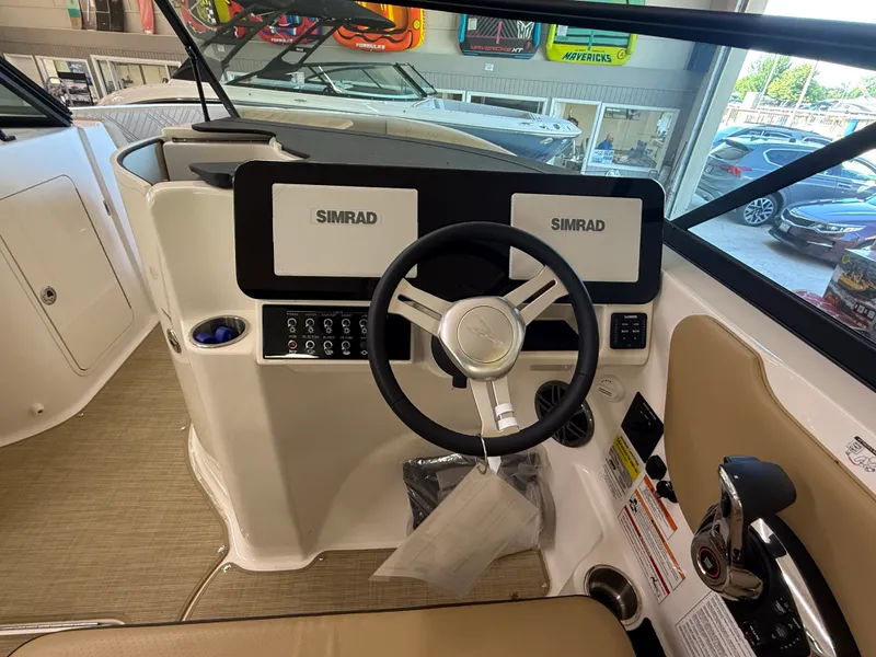 Slide: The Image of Sea Ray SDX 250 2026 - 16