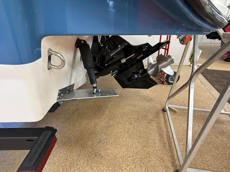 Slide: The Image of Sea Ray SDX 250 2026 - 3