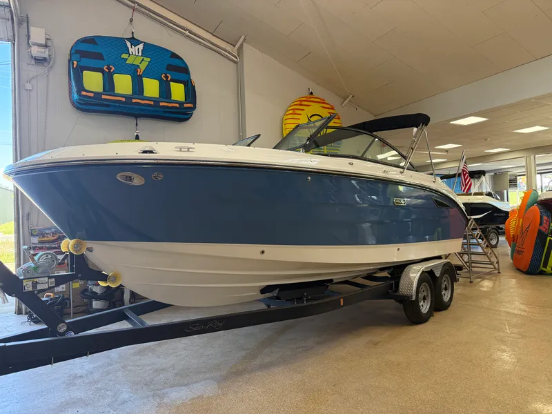Slide: The Image of Sea Ray SDX 250 2026 - 1