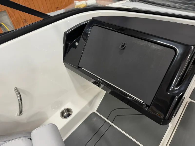 Slide: The Image of Bayliner V20 2026 - 11