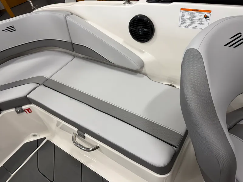 Slide: The Image of Bayliner V20 2026 - 15