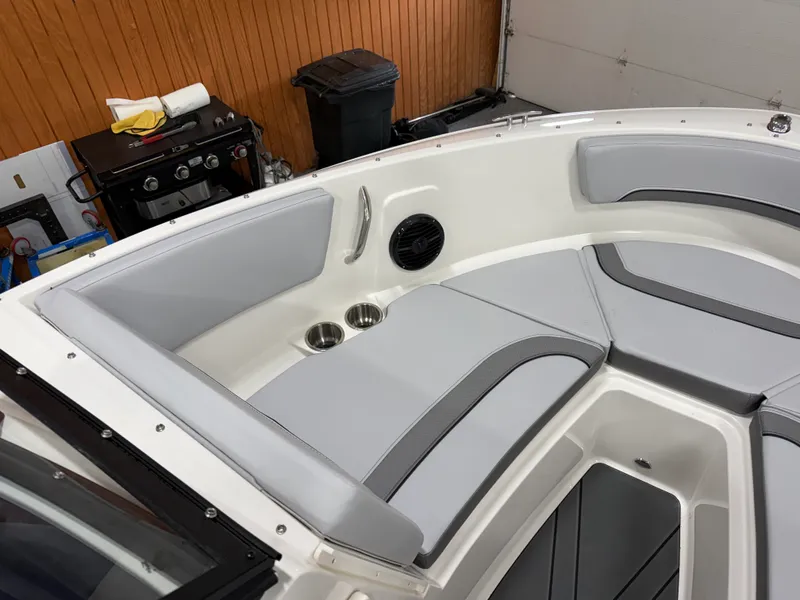 Slide: The Image of Bayliner V20 2026 - 8