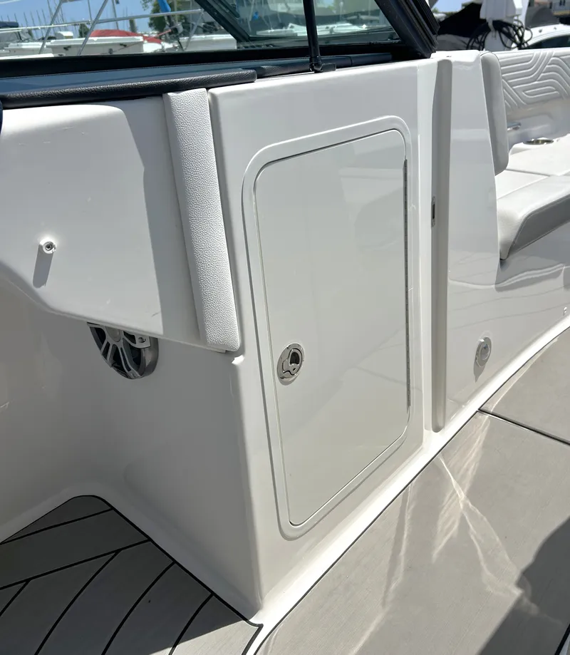 Slide: The Image of Sea Ray SDX 270 Surf 2025 - 2