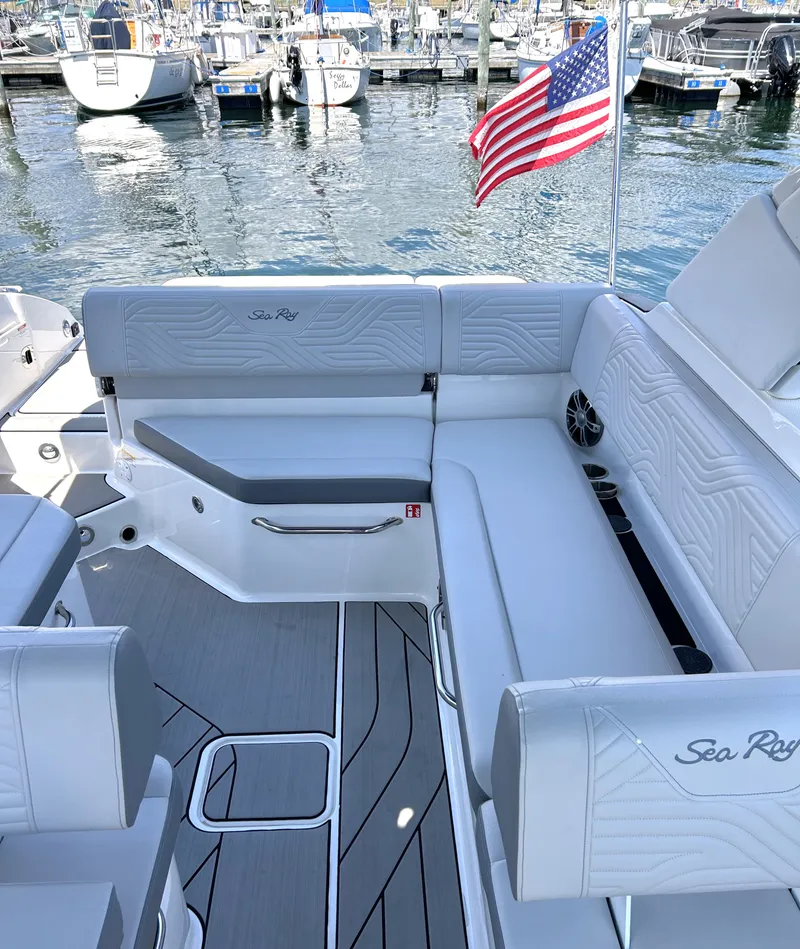 Slide: The Image of Sea Ray SDX 270 Surf 2025 - 11