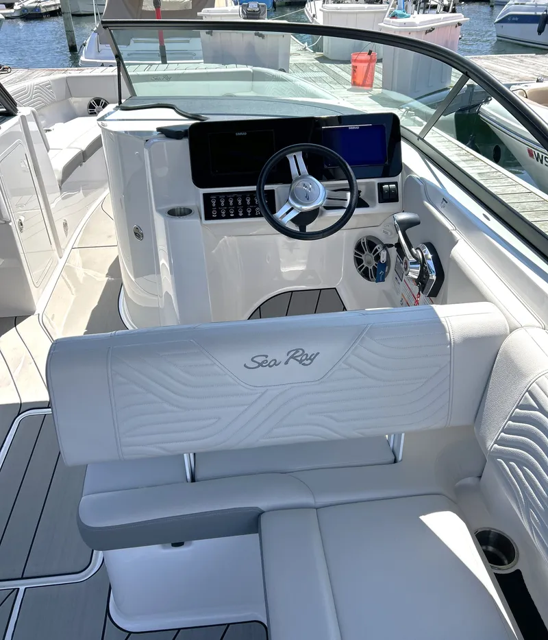 Slide: The Image of Sea Ray SDX 270 Surf 2025 - 4