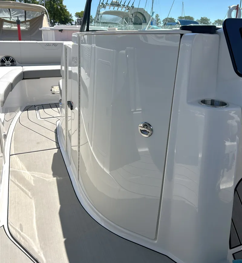 Slide: The Image of Sea Ray SDX 270 Surf 2025 - 3