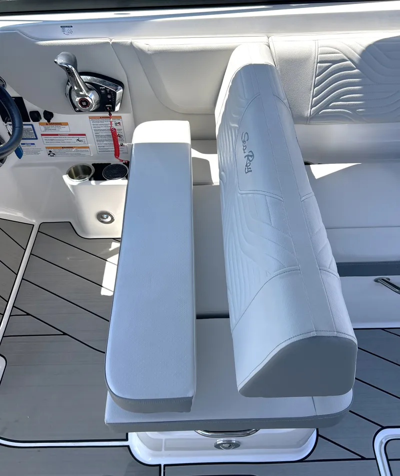 Slide: The Image of Sea Ray SDX 270 Surf 2025 - 5