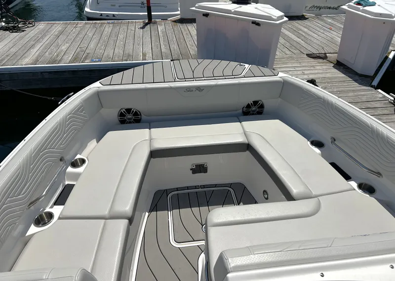 Slide: The Image of Sea Ray SDX 270 Surf 2025 - 9