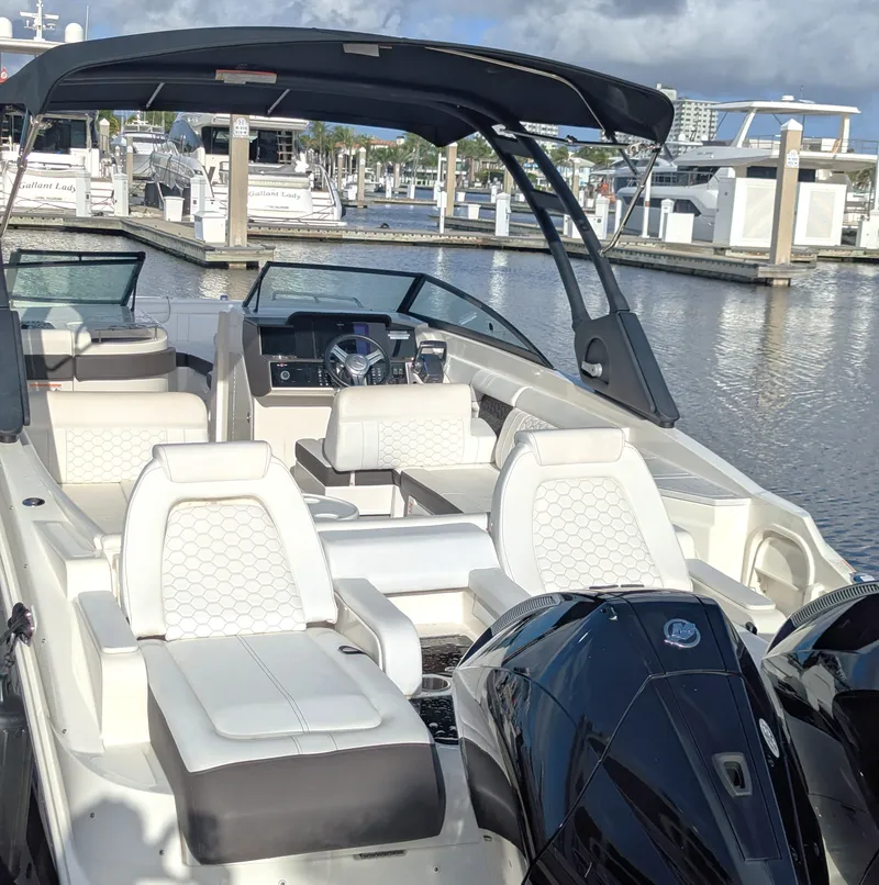 Slide: The Image of Sea Ray SDX 290 OB 2025 - 4