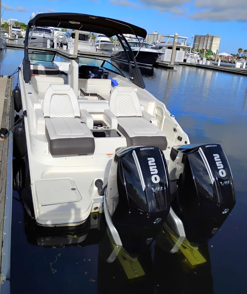 Slide: The Image of Sea Ray SDX 290 OB 2025 - 5