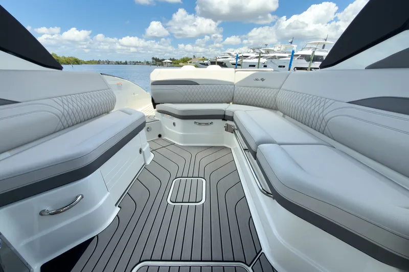 Slide: The Image of Sea Ray SLX 280 Outboard 2026 - 10