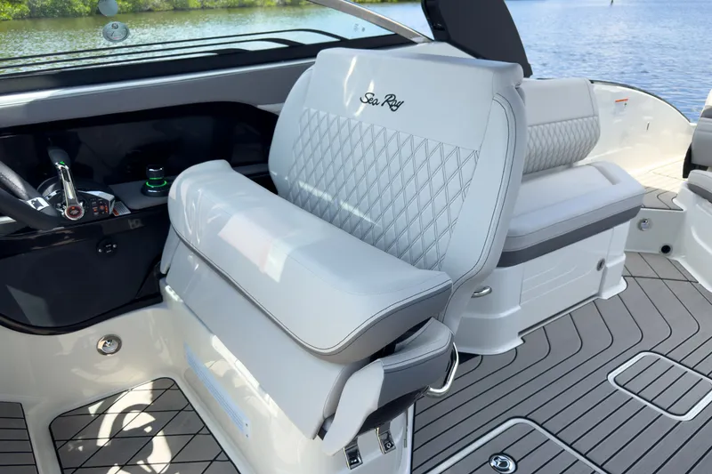 Slide: The Image of Sea Ray SLX 280 Outboard 2026 - 12
