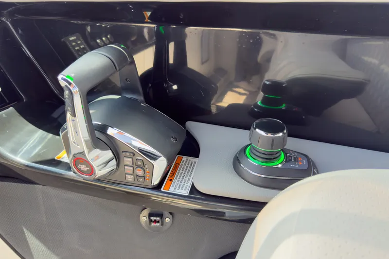 Slide: The Image of Sea Ray SLX 280 Outboard 2026 - 14