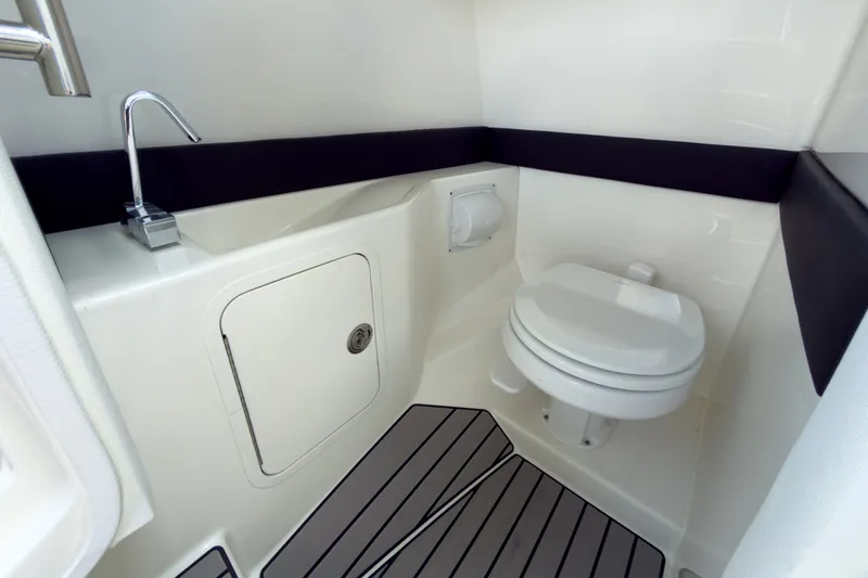 Slide: The Image of Sea Ray SLX 280 Outboard 2026 - 16