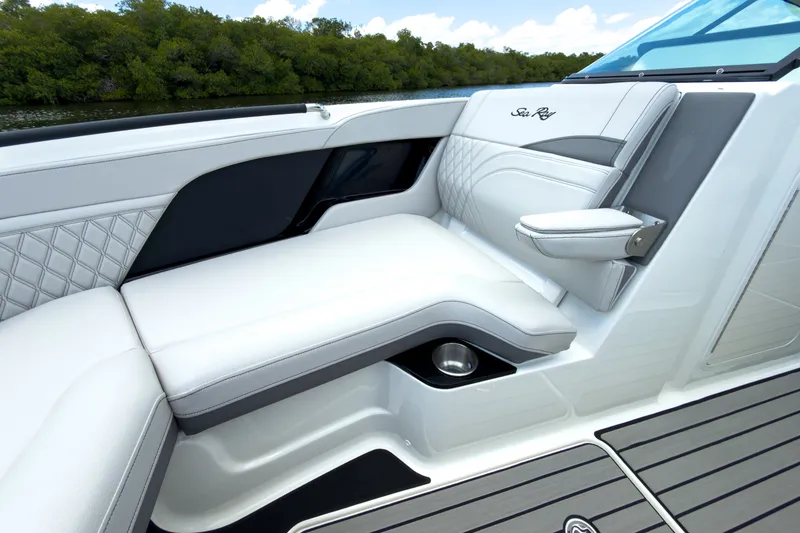 Slide: The Image of Sea Ray SLX 280 Outboard 2026 - 17