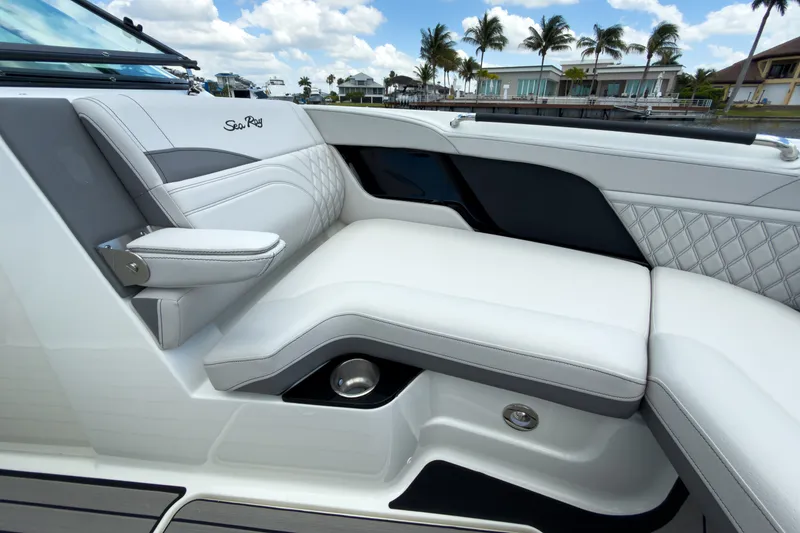 Slide: The Image of Sea Ray SLX 280 Outboard 2026 - 18