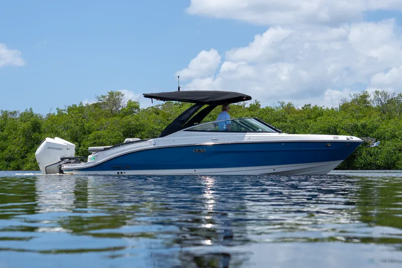 Slide: The Image of Sea Ray SLX 280 Outboard 2026 - 23