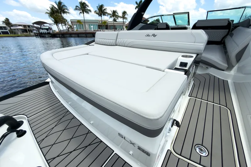 Slide: The Image of Sea Ray SLX 280 Outboard 2026 - 5