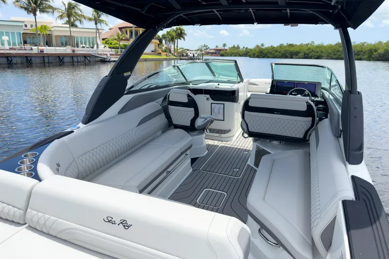 Slide: The Image of Sea Ray SLX 280 Outboard 2026 - 6