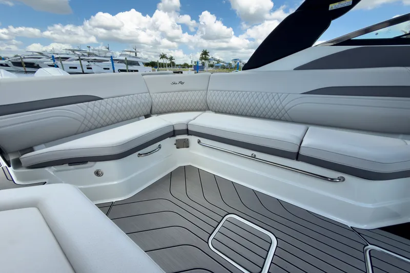 Slide: The Image of Sea Ray SLX 280 Outboard 2026 - 8
