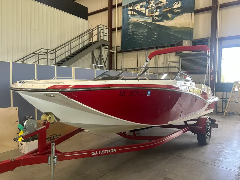 Slide: The Image of Glastron 205 GTD 2022 - 5