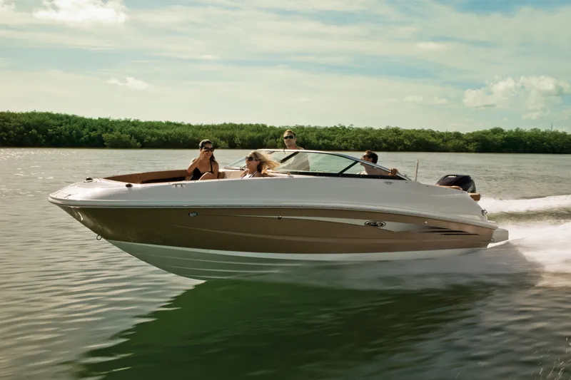 Slide: The Image of Sea Ray 240 Sundeck Outboard 2016 - 10