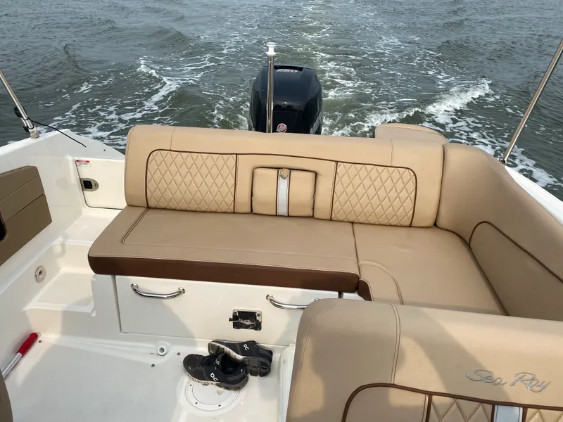 Slide: The Image of Sea Ray 240 Sundeck Outboard 2016 - 4