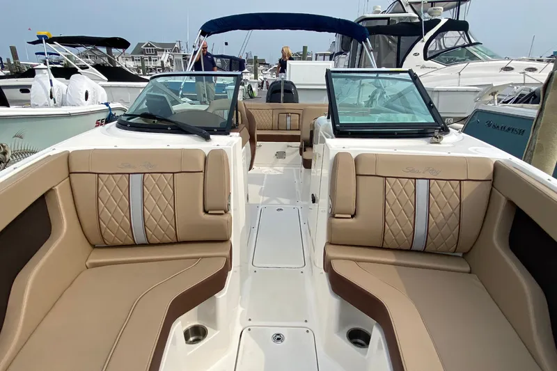 Slide: The Image of Sea Ray 240 Sundeck Outboard 2016 - 5