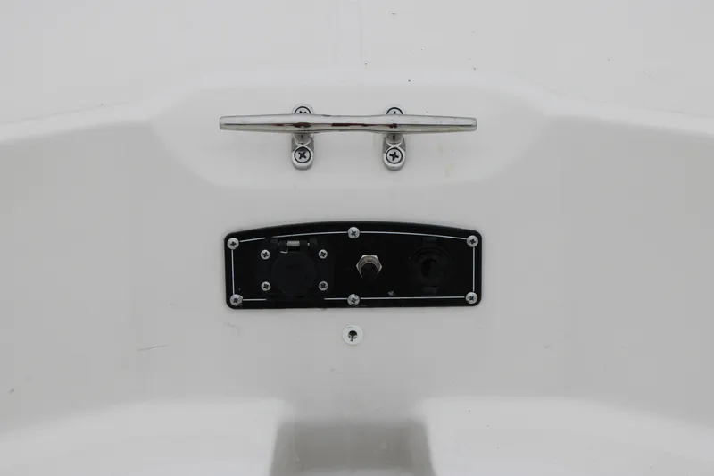Slide: The Image of Boston Whaler 190 Montauk 2026 - 23