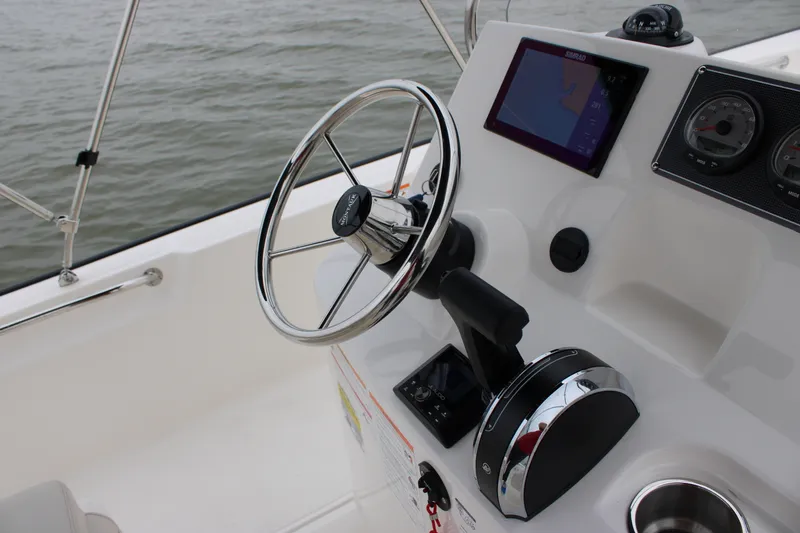 Slide: The Image of Boston Whaler 190 Montauk 2026 - 26