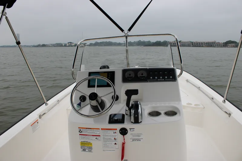 Slide: The Image of Boston Whaler 190 Montauk 2026 - 31