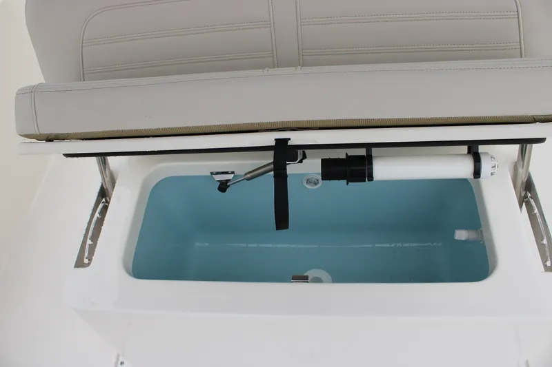 Slide: The Image of Boston Whaler 190 Montauk 2026 - 32