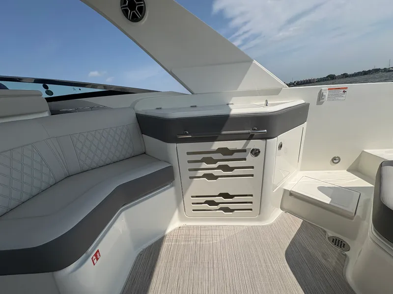 Slide: The Image of Sea Ray SLX 310 Outboard 2026 - 18
