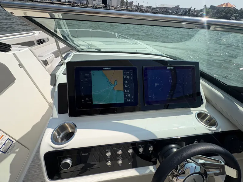 Slide: The Image of Sea Ray SLX 310 Outboard 2026 - 33