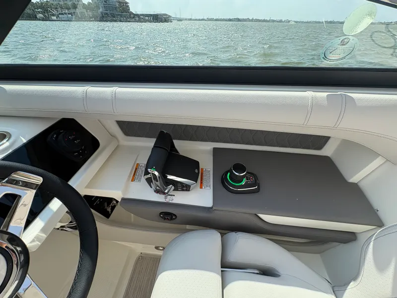 Slide: The Image of Sea Ray SLX 310 Outboard 2026 - 35