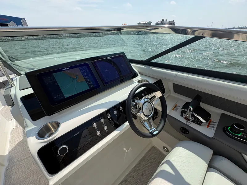 Slide: The Image of Sea Ray SLX 310 Outboard 2026 - 36