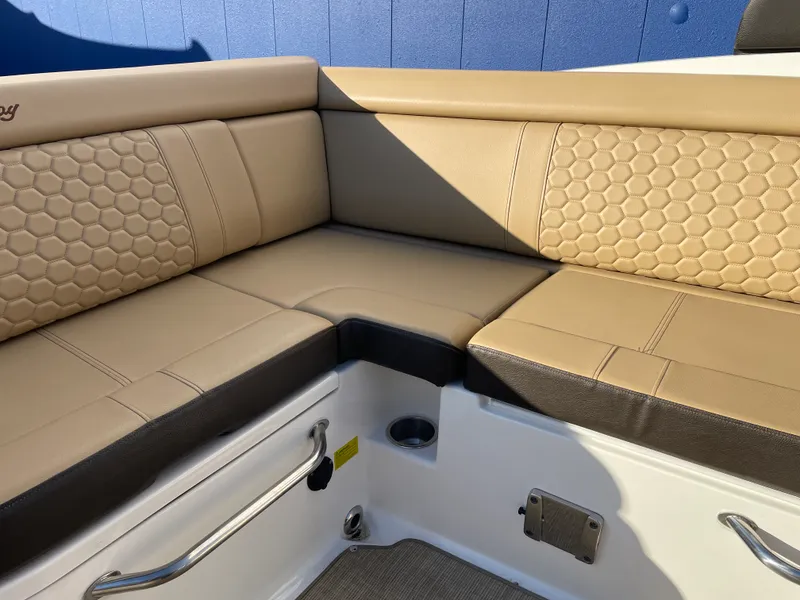 Slide: The Image of Sea Ray 270 SUNDECK 2018 - 26