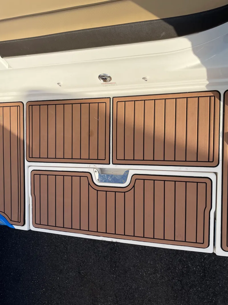 Slide: The Image of Sea Ray 270 SUNDECK 2018 - 41