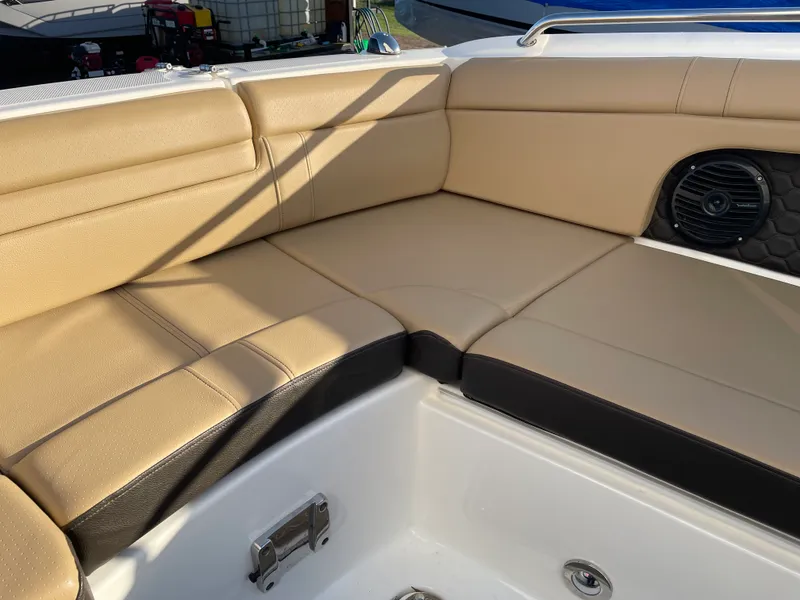 Slide: The Image of Sea Ray 270 SUNDECK 2018 - 5