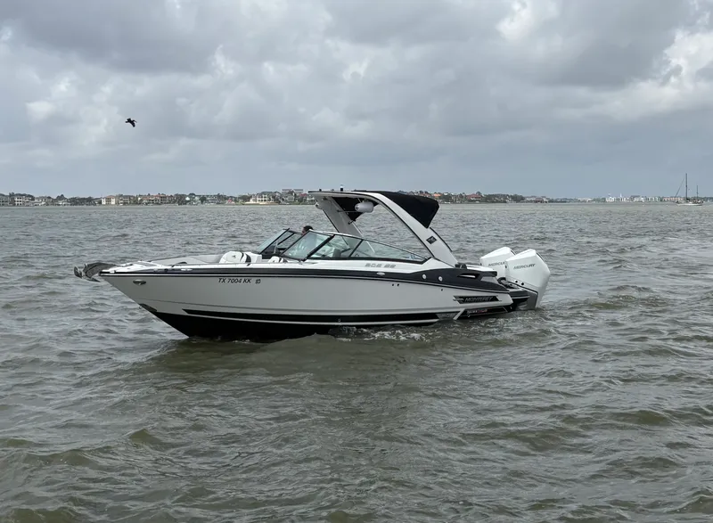 The Image of Monterey 305 SS 2019 - 0