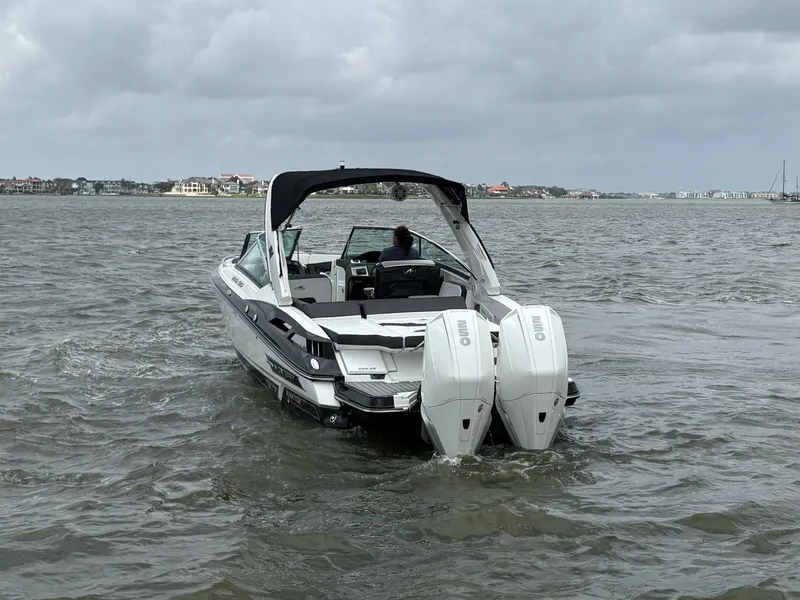 Slide: The Image of Monterey 305 SS 2019 - 13
