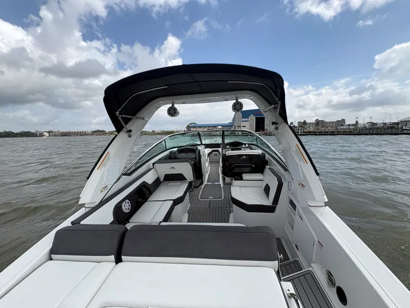 Slide: The Image of Monterey 305 SS 2019 - 18