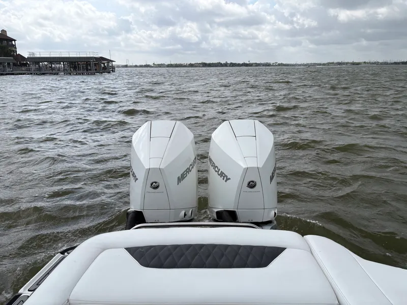 Slide: The Image of Monterey 305 SS 2019 - 19